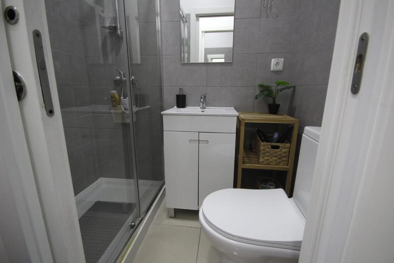 Antique M1 R1 - Amazing Double Room With Shared Bathroom In Marques Pombal Lisboa Kültér fotó
