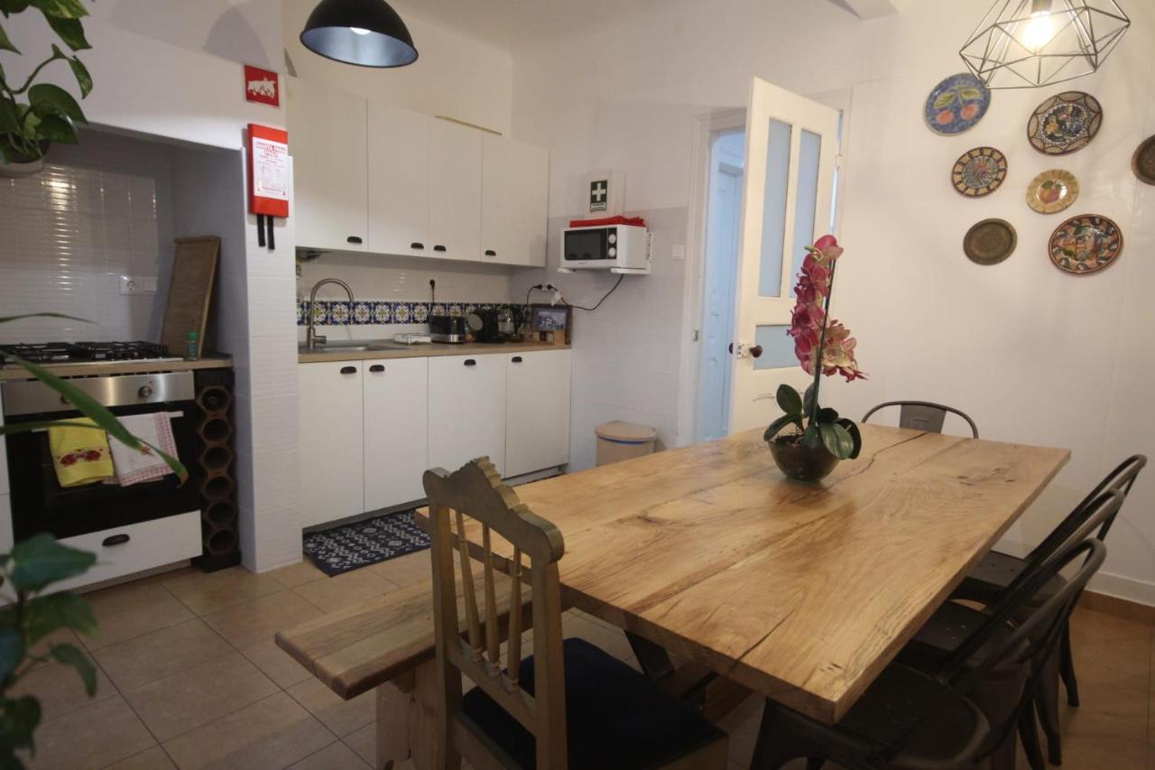 Antique M1 R1 - Amazing Double Room With Shared Bathroom In Marques Pombal Lisboa Kültér fotó
